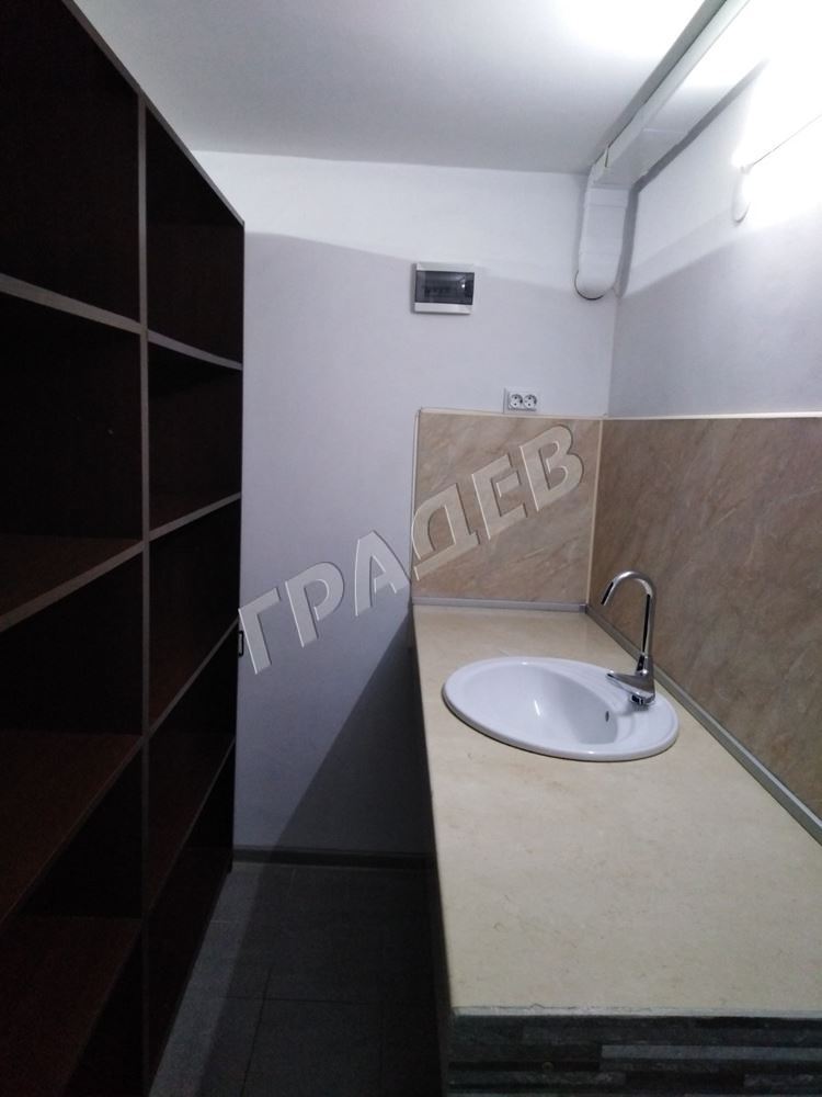 Офис на Поп Харитон - Агенция за недвижими имоти Варна - Екипът, имот 2