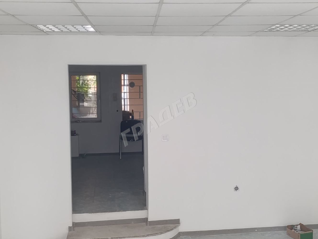 Помещение под наем в рамките на Идеален център - Агенция за недвижими имоти Варна - Екипът, имот 2