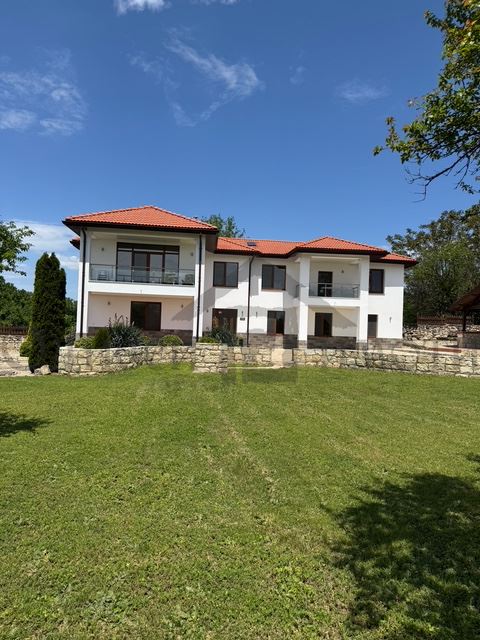 Съвременна къща с панорама - Агенция за недвижими имоти Варна - Екипът