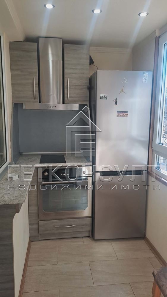 гр Варна, Окръжна болница, тристаен, обзаведен апартамент - Агенция за недвижими имоти Варна - Екипът, имот 1