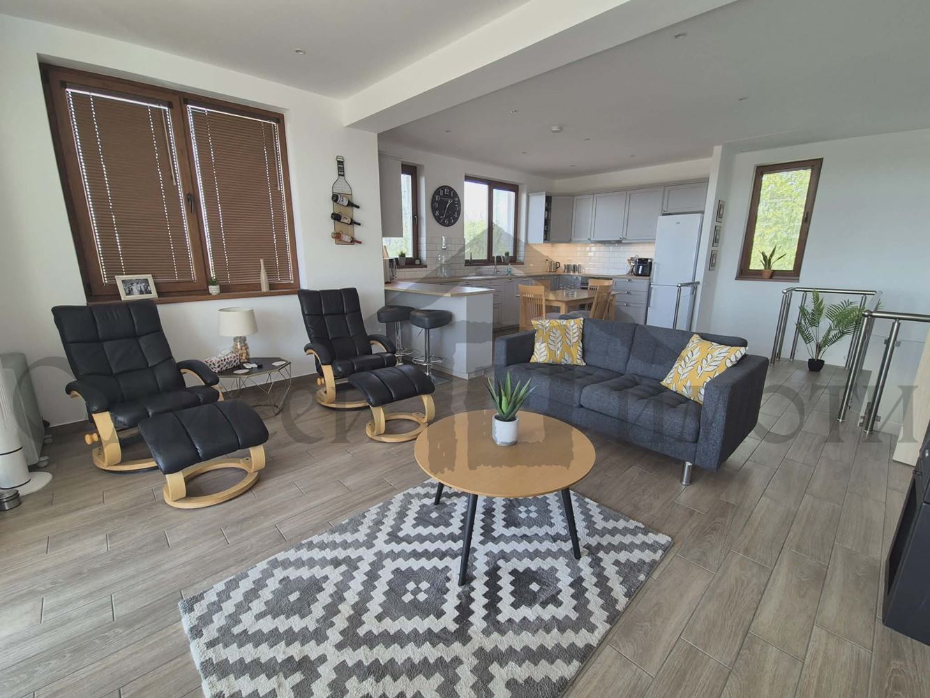 Съвременна къща с панорама - Агенция за недвижими имоти Варна - Екипът