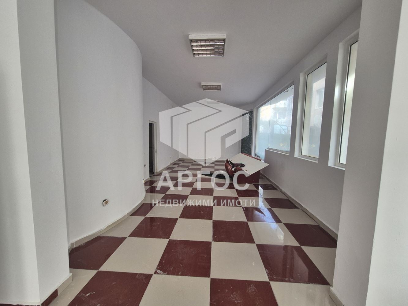 Дава под наем ОФИС – район  Цветен квартал - Агенция за недвижими имоти Варна - Екипът, имот 4