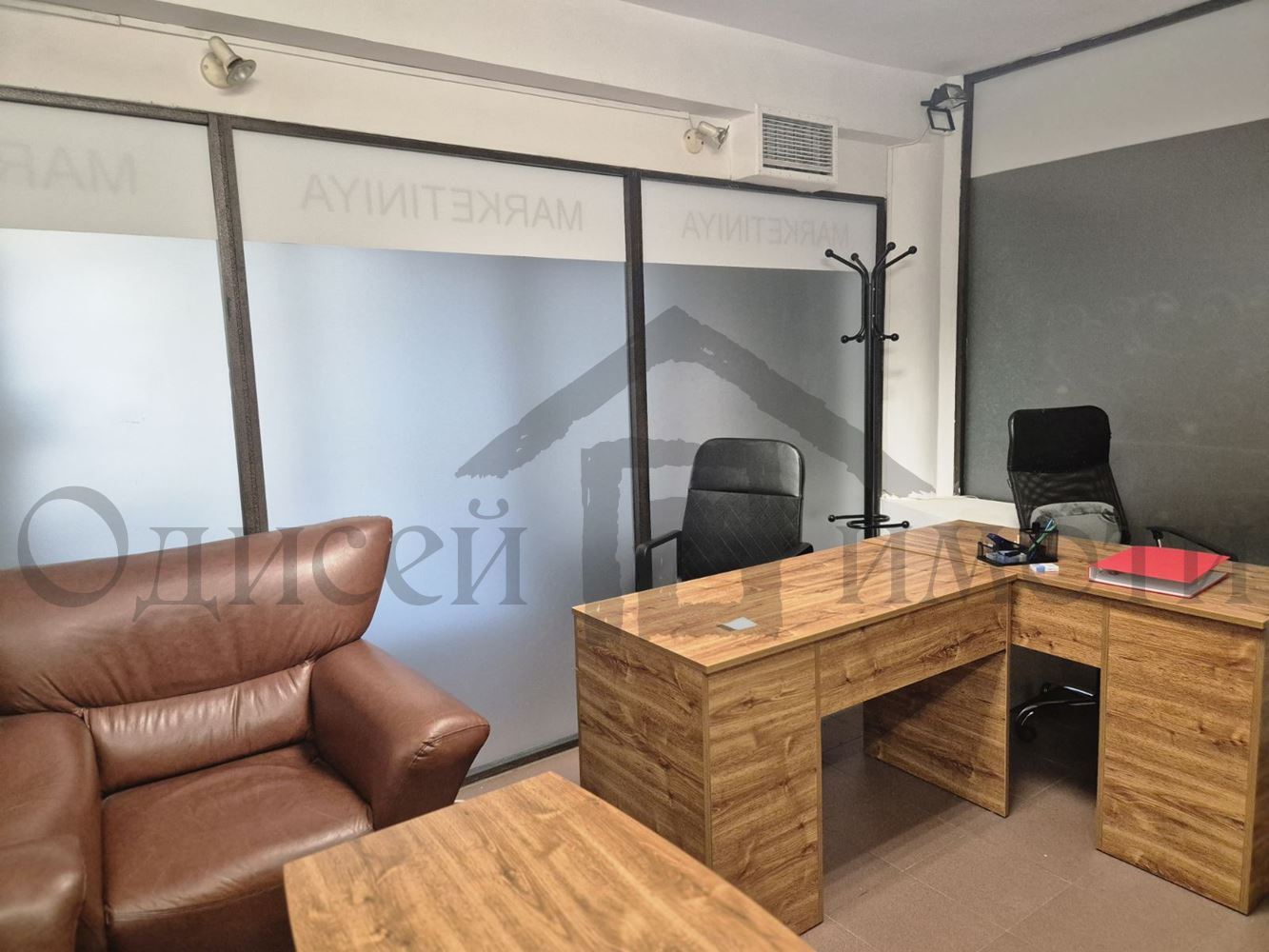 Обзаведен офис - Агенция за недвижими имоти Варна - Екипът, имот 1