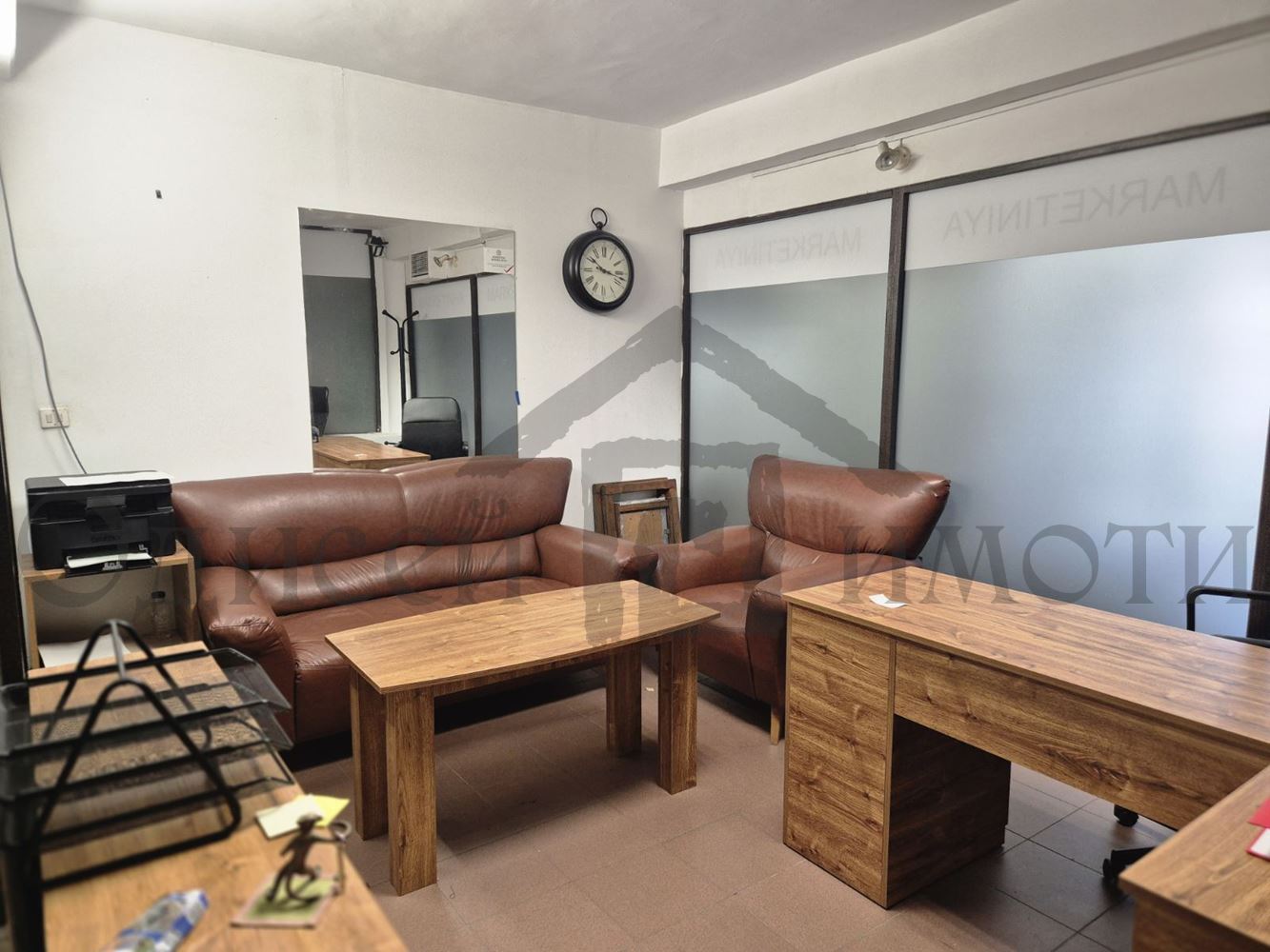 Обзаведен офис - Агенция за недвижими имоти Варна - Екипът