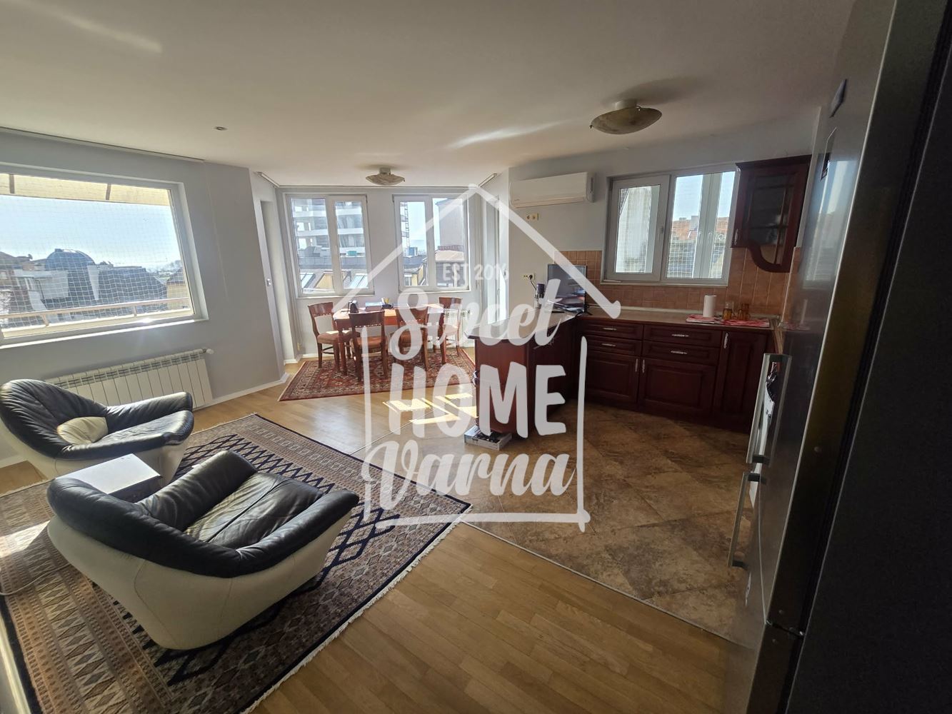 Тристаен апартамент Идеален център - Агенция за недвижими имоти Варна - Екипът