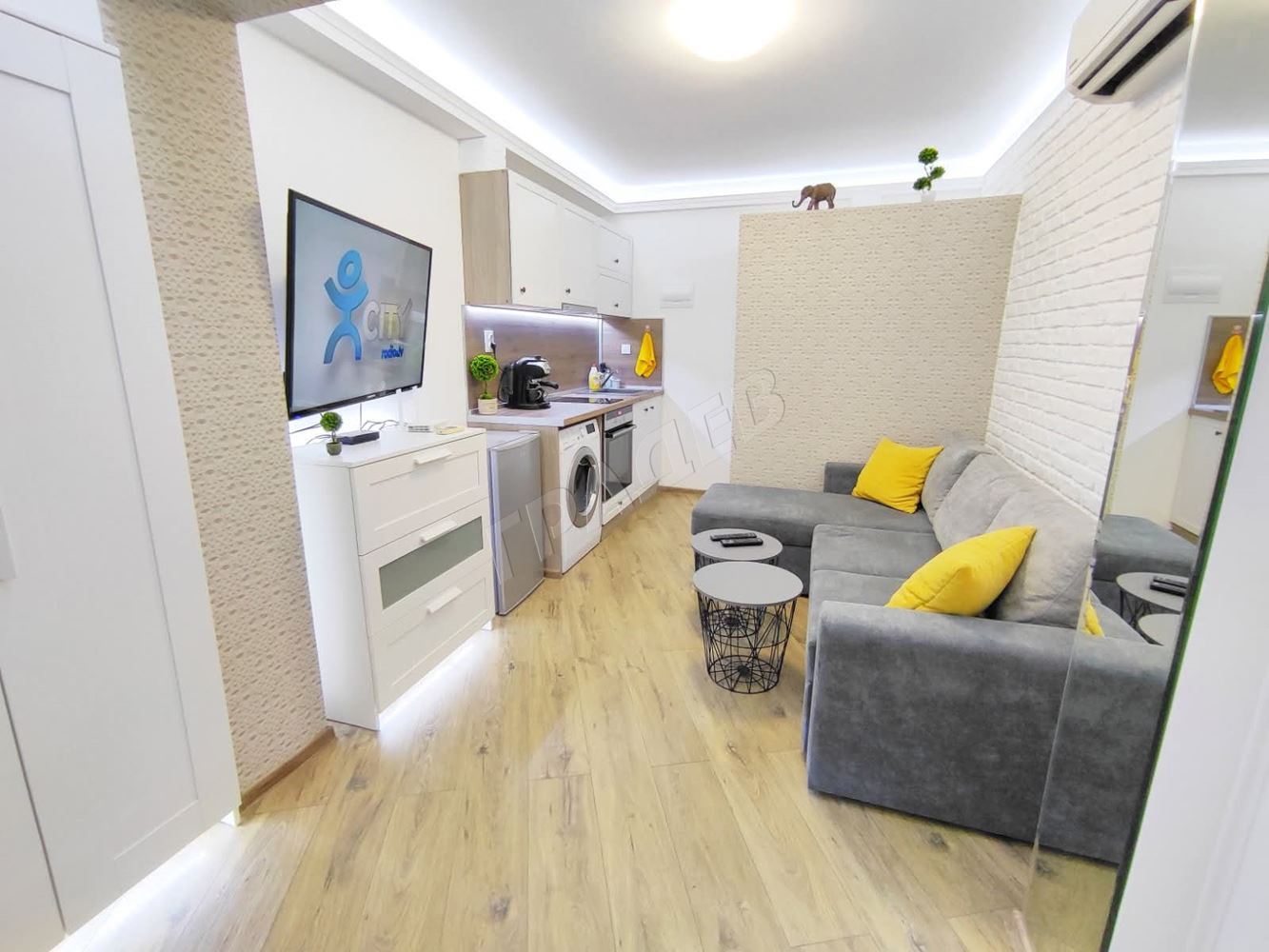 Едностаен обзаведен апартамент в центъра - Агенция за недвижими имоти Варна - Екипът