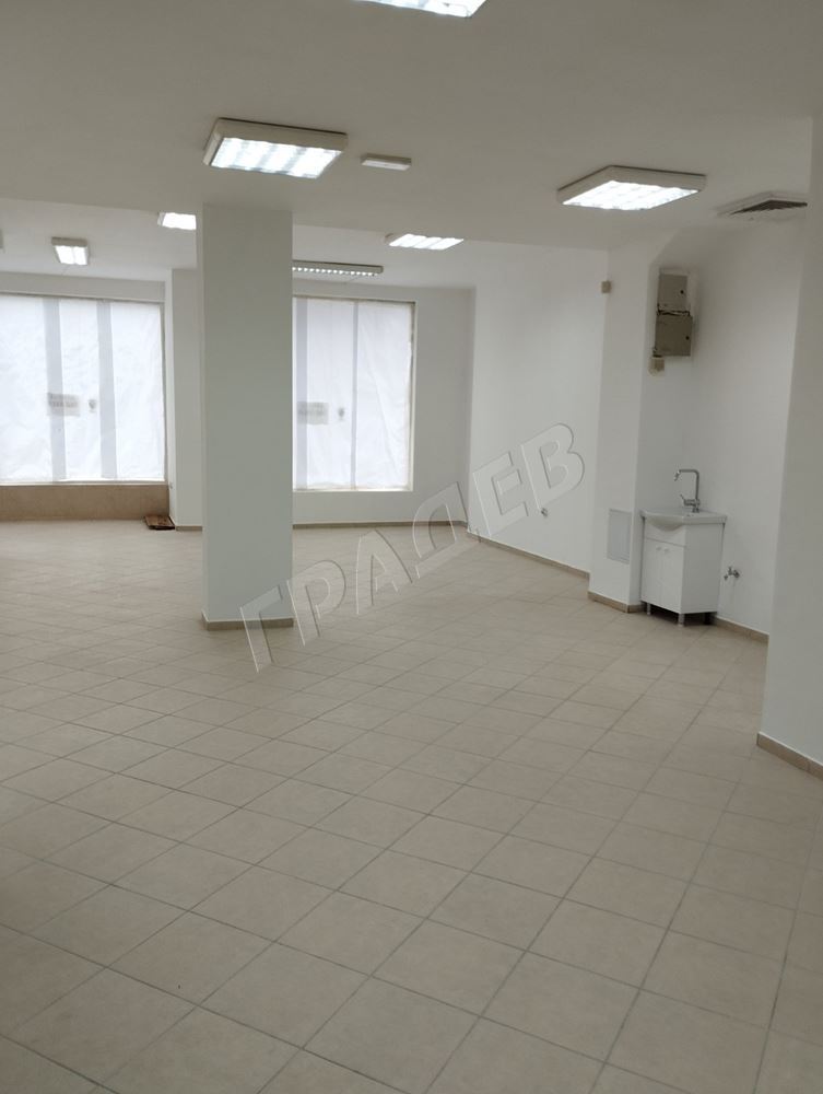 Магазин в ж.к.“Владислав Варненчик“. - Агенция за недвижими имоти Варна - Екипът, имот 2