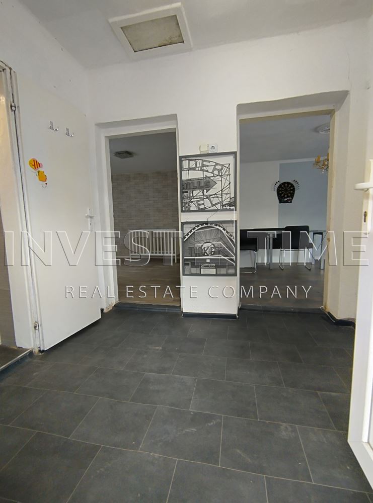 Самостоятелен двор! Малка къщичка с гараж до Поликлиника Христо Ботев! - Агенция за недвижими имоти Варна - Екипът