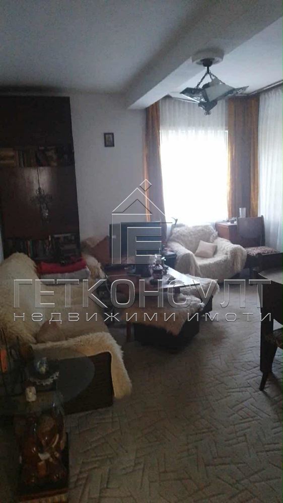 Двуетажна къща в с.Староселци, 35 км от Плевен - Агенция за недвижими имоти Варна - Екипът, имот 2