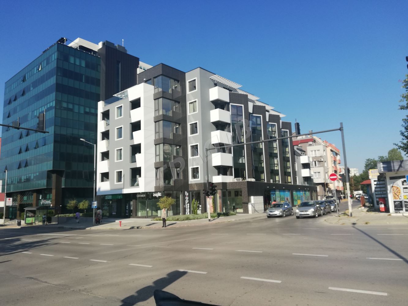 Двустаен обзаведен с паркомясто район „Чаталджа“ - Агенция за недвижими имоти Варна - Екипът