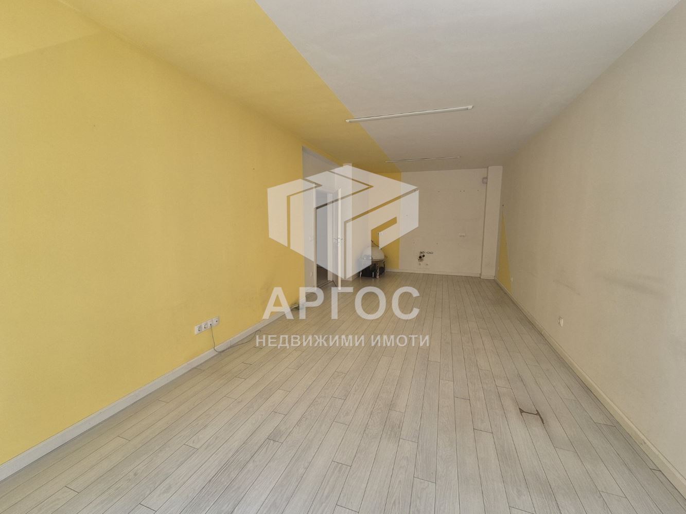 Дава под наем Офис в Идеален център- х-л Черно море - Агенция за недвижими имоти Варна - Екипът, имот 1