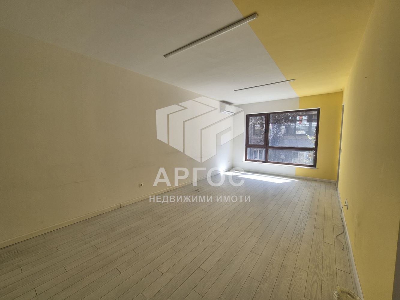 Дава под наем Офис в Идеален център- х-л Черно море - Агенция за недвижими имоти Варна - Екипът, имот 2