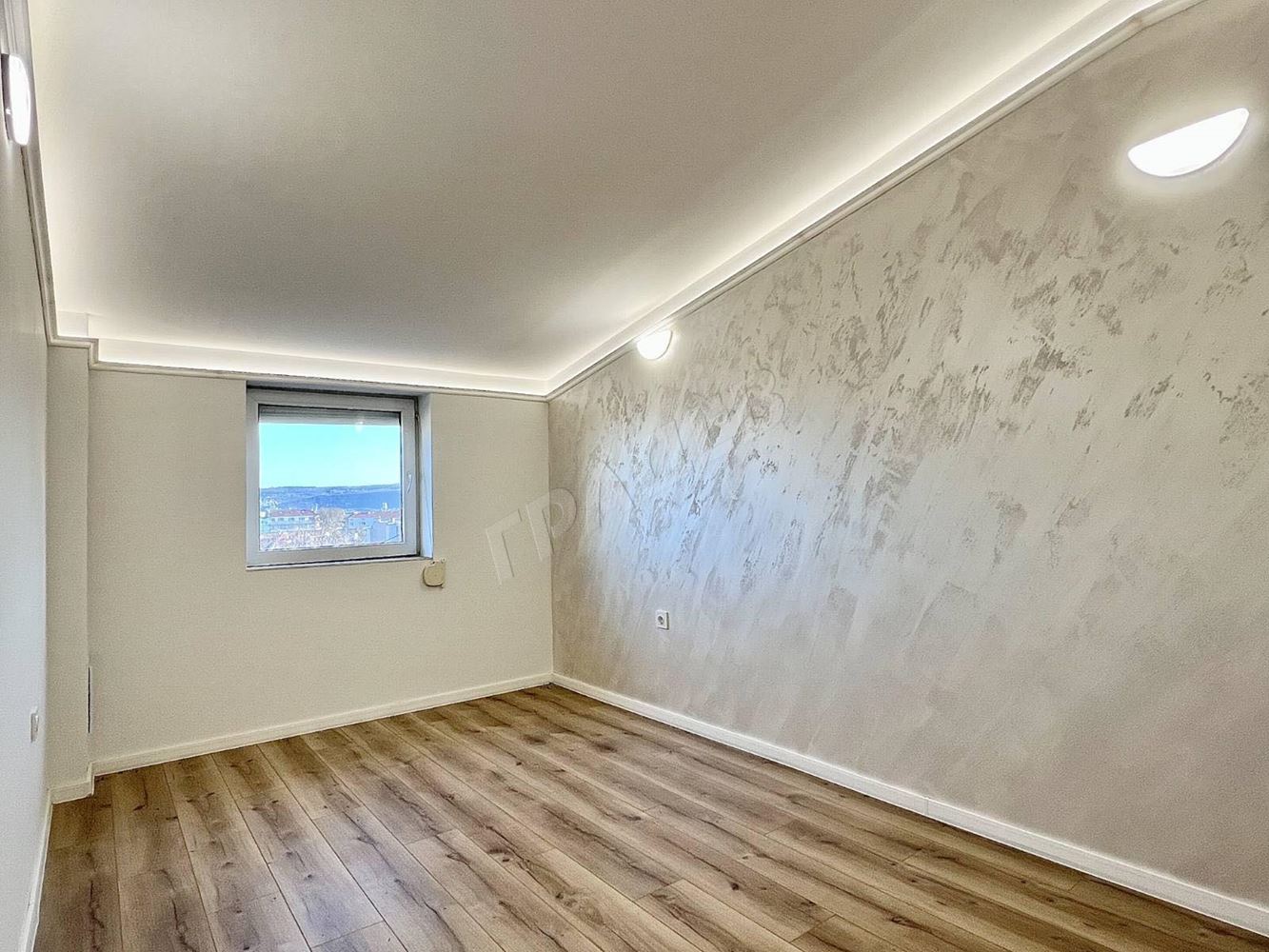 Двустаен след ремонт в топ център - Агенция за недвижими имоти Варна - Екипът, имот 2