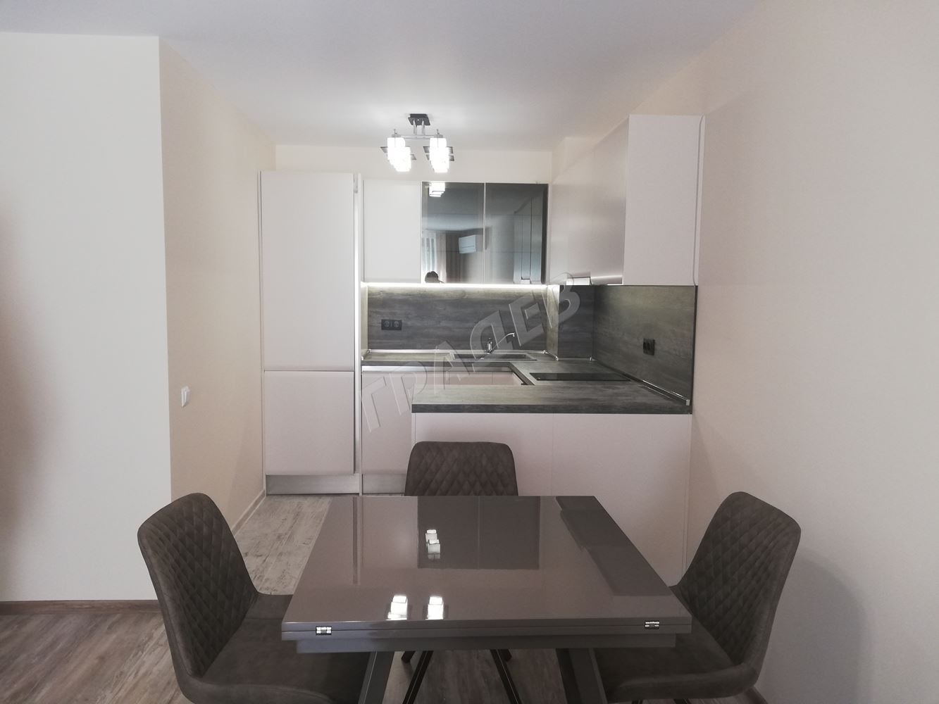 Двустаен обзаведен с паркомясто район „Чаталджа“ - Агенция за недвижими имоти Варна - Екипът, имот 3