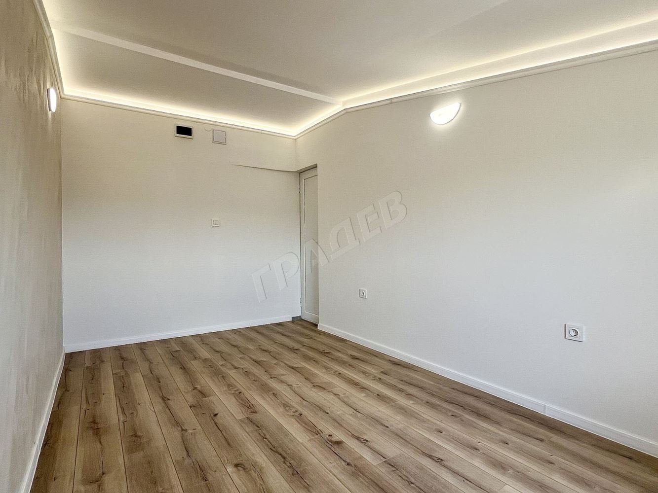 Двустаен след ремонт в топ център - Агенция за недвижими имоти Варна - Екипът, имот 1