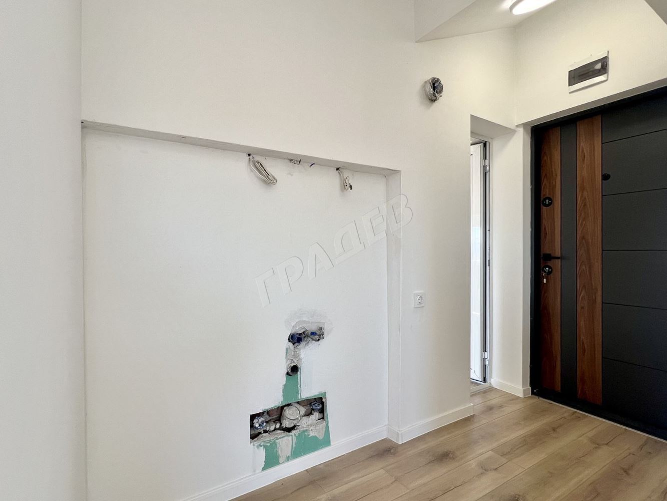 Двустаен след ремонт в топ център - Агенция за недвижими имоти Варна - Екипът, имот 4