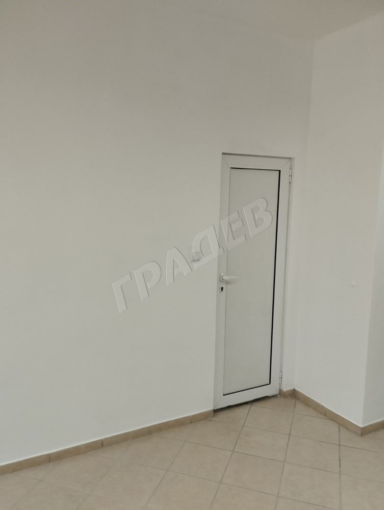 Магазин в ж.к.“Владислав Варненчик“. - Агенция за недвижими имоти Варна - Екипът, имот 4